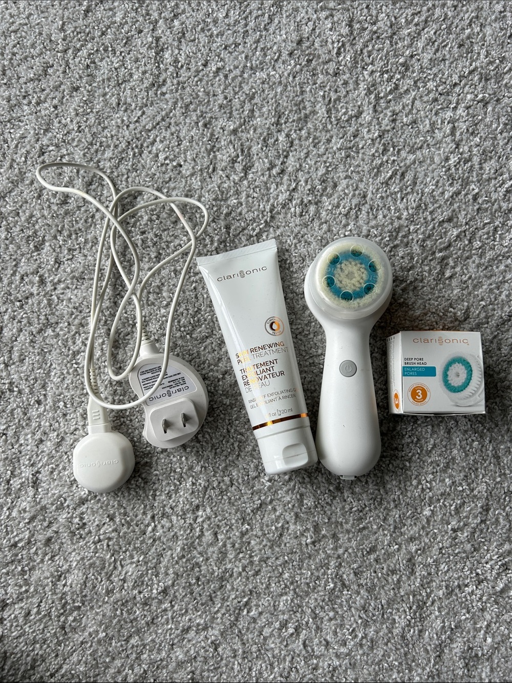 Clarisonic White Facial Cleansing Device with Brush Heads and Renewing Gel